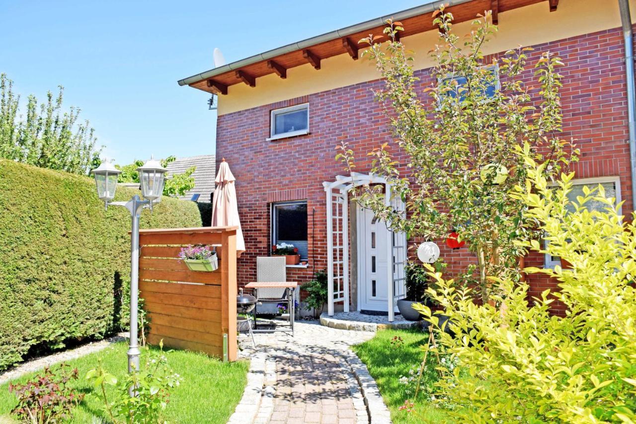 Ferienhaus Zum Hafen In Altefaehr Εξωτερικό φωτογραφία